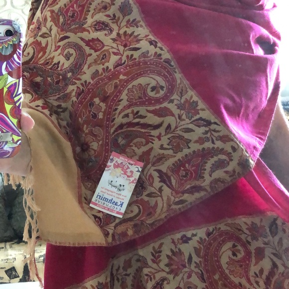 NWT, Cottage time , Kashmiri scarf - Picture 3 of 3